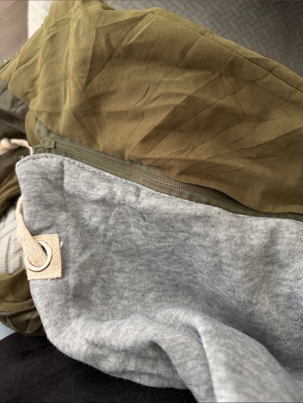 Women’s Olive Hooded Puffer Vest. Size M - Picture 4 of 4